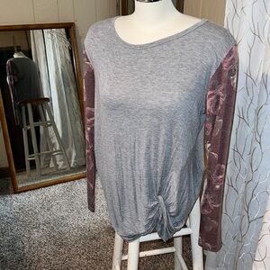 Grey and burgundy long sleeves t-shirt.